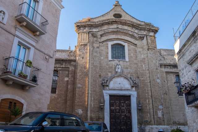 Bari, l'isolata Santa Scolastica: �Danni, incuria e neanche un prete a celebrare la messa�